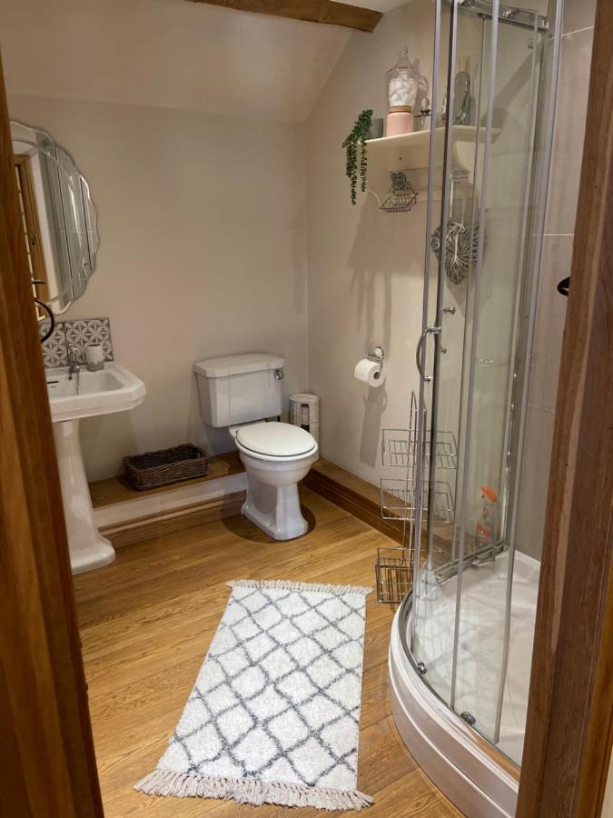 The Cider Barn - Spacious First Floor Apartment Set Within Barn Conversion Cheltenham Exterior foto
