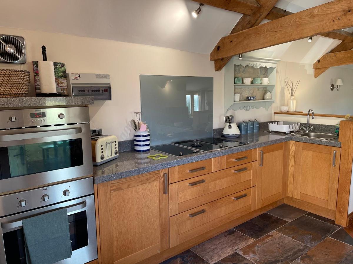 The Cider Barn - Spacious First Floor Apartment Set Within Barn Conversion Cheltenham Exterior foto